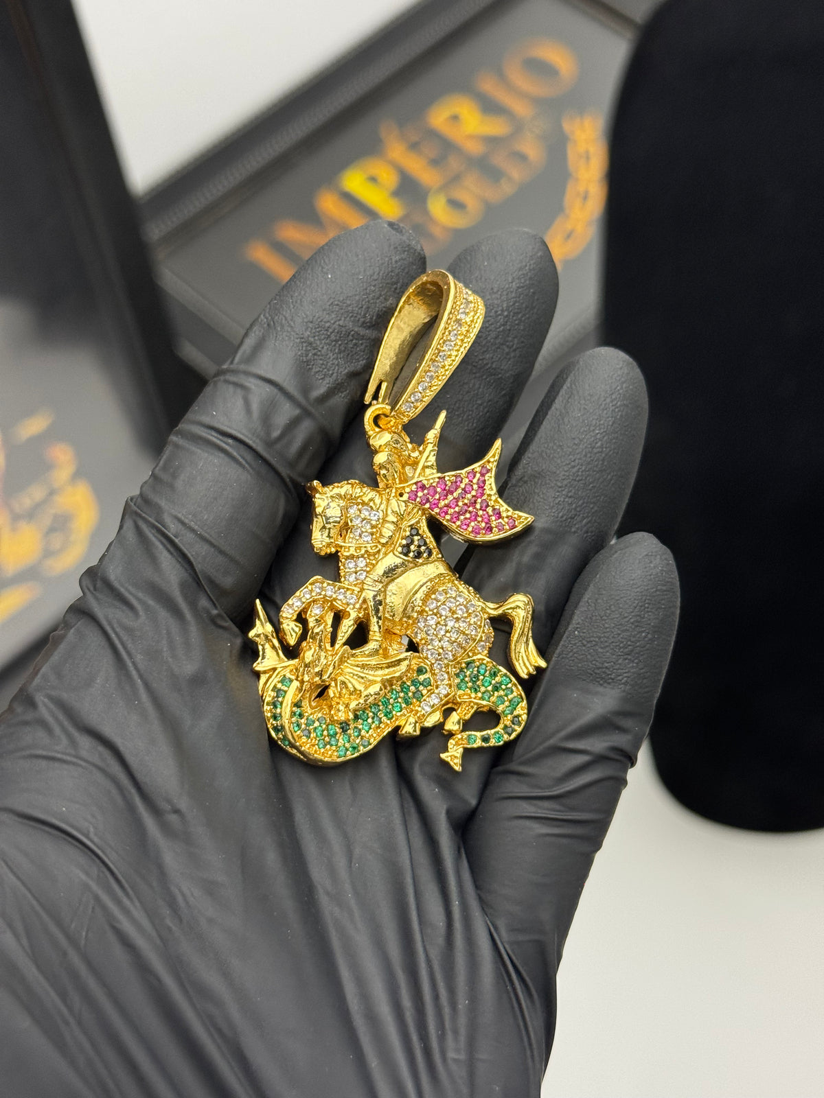 Pingente Cravejado - Banhado a ouro 18k - para cordão 5mm até 10mm
