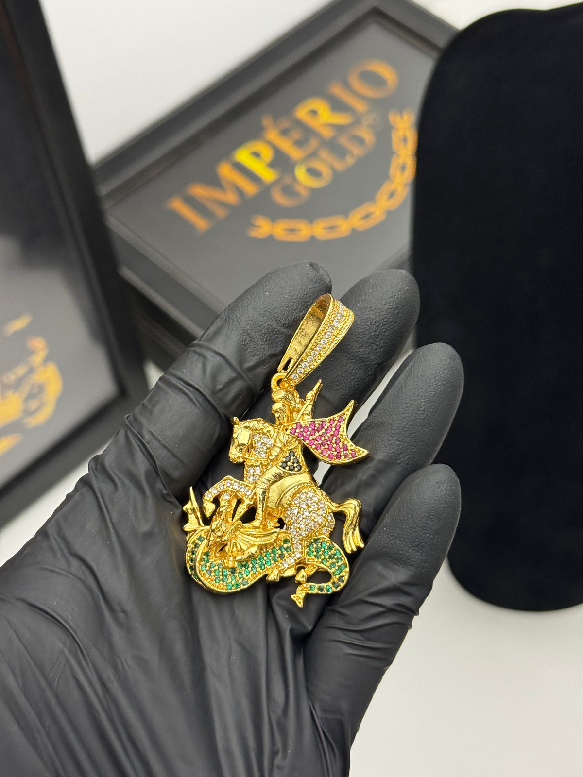 Pingente Cravejado - Banhado a ouro 18k - para cordão 5mm até 10mm