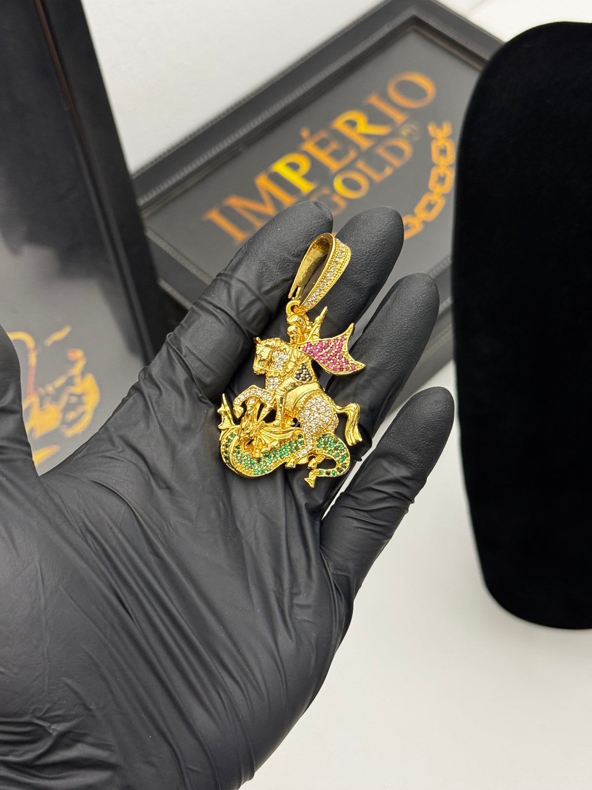 Pingente Cravejado - Banhado a ouro 18k - para cordão 5mm até 10mm