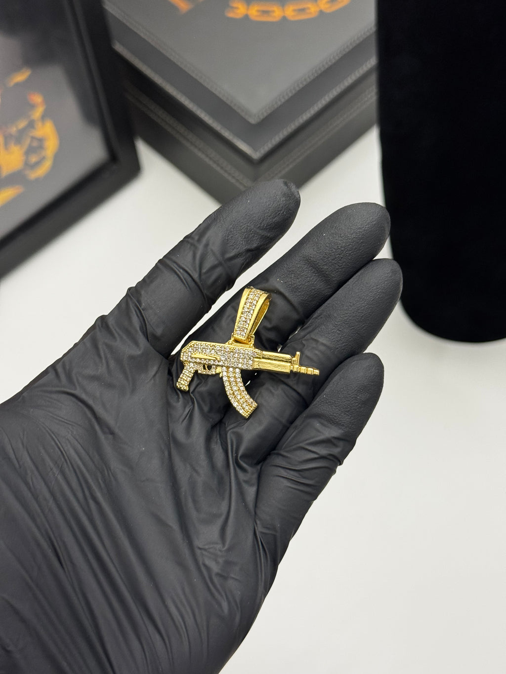 Pingente Cravejado - Banhado a ouro 18k - para cordão 3mm até 7mm