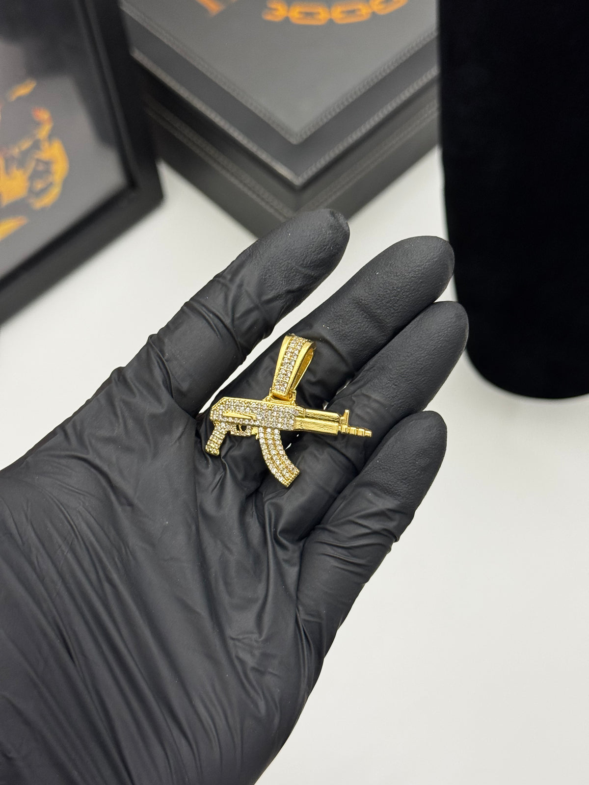 Pingente Cravejado - Banhado a ouro 18k - para cordão 3mm até 7mm