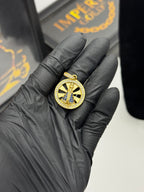 Pingente Santa - Banhado a ouro 18k - para cordão 3mm até 5mm