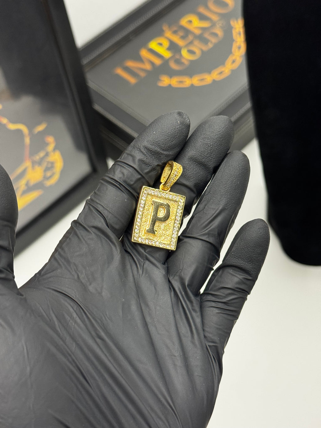 Pingente Letra P - Banhado a ouro 18k - para cordão 3mm até 5mm