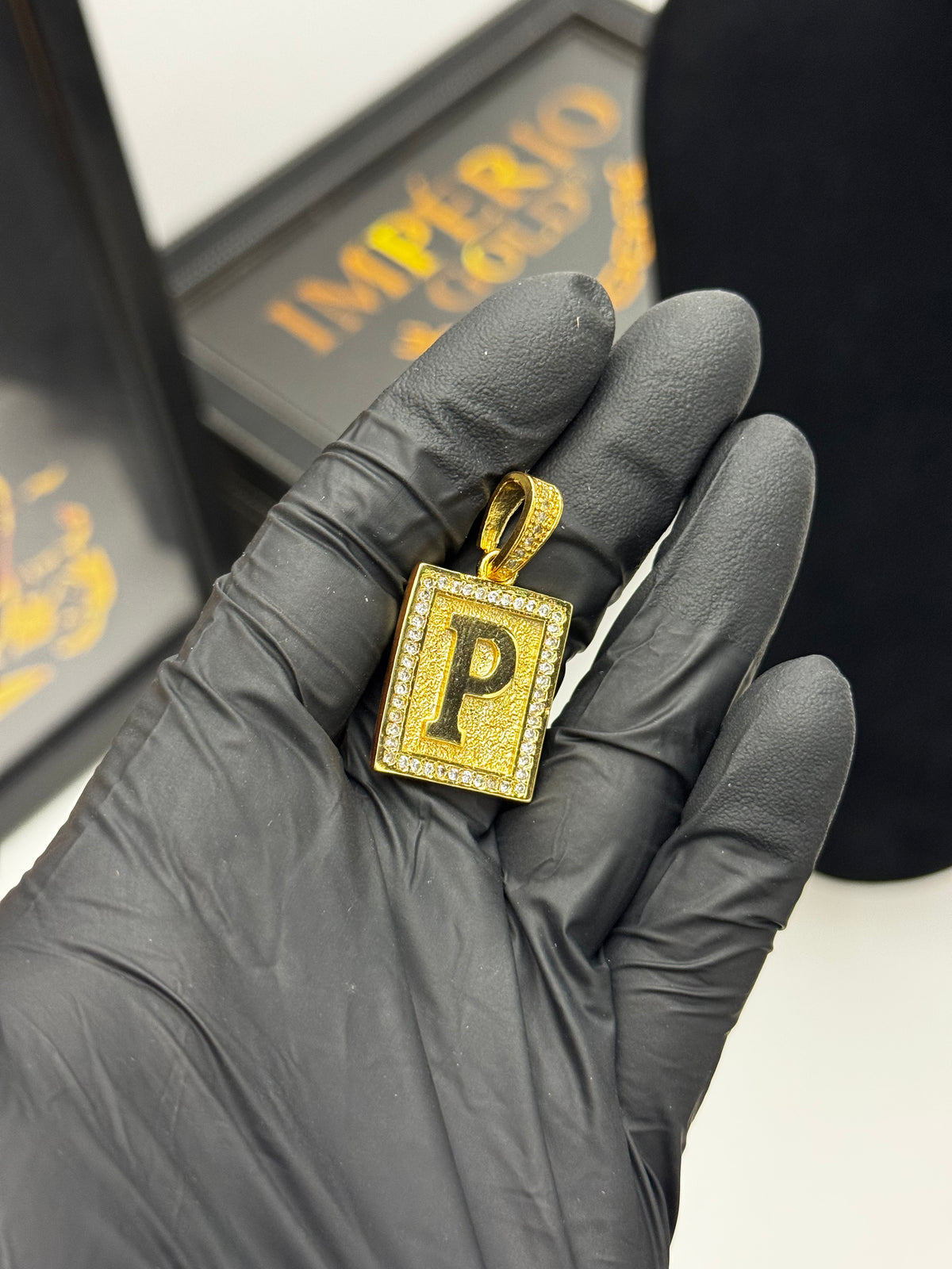 Pingente Letra P - Banhado a ouro 18k - para cordão 3mm até 5mm