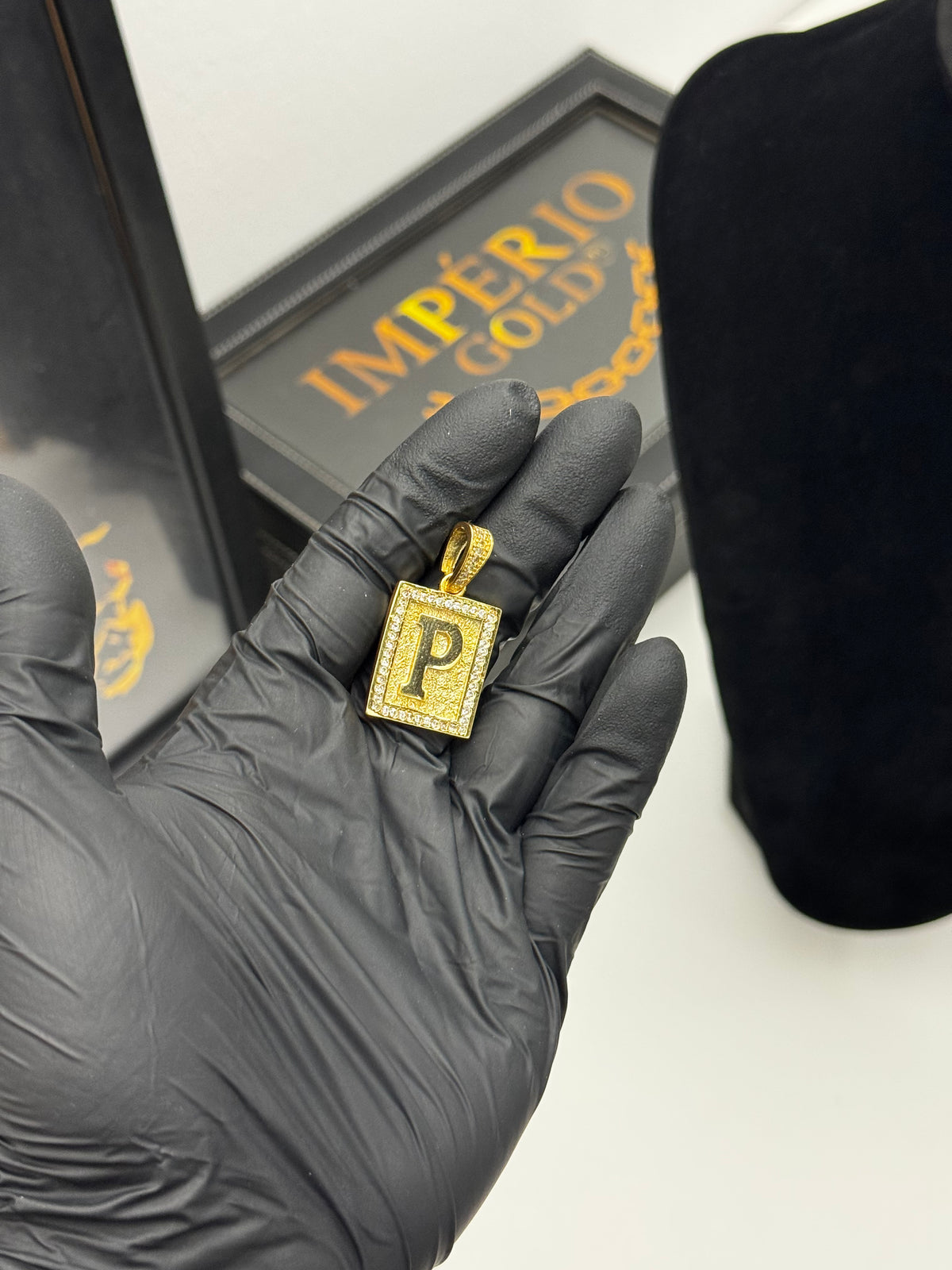 Pingente Letra P - Banhado a ouro 18k - para cordão 3mm até 5mm
