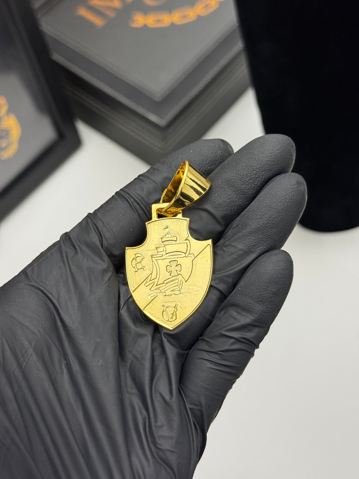 Pingente Vasco - Banhado a ouro 18k - para cordão 3mm até 5mm