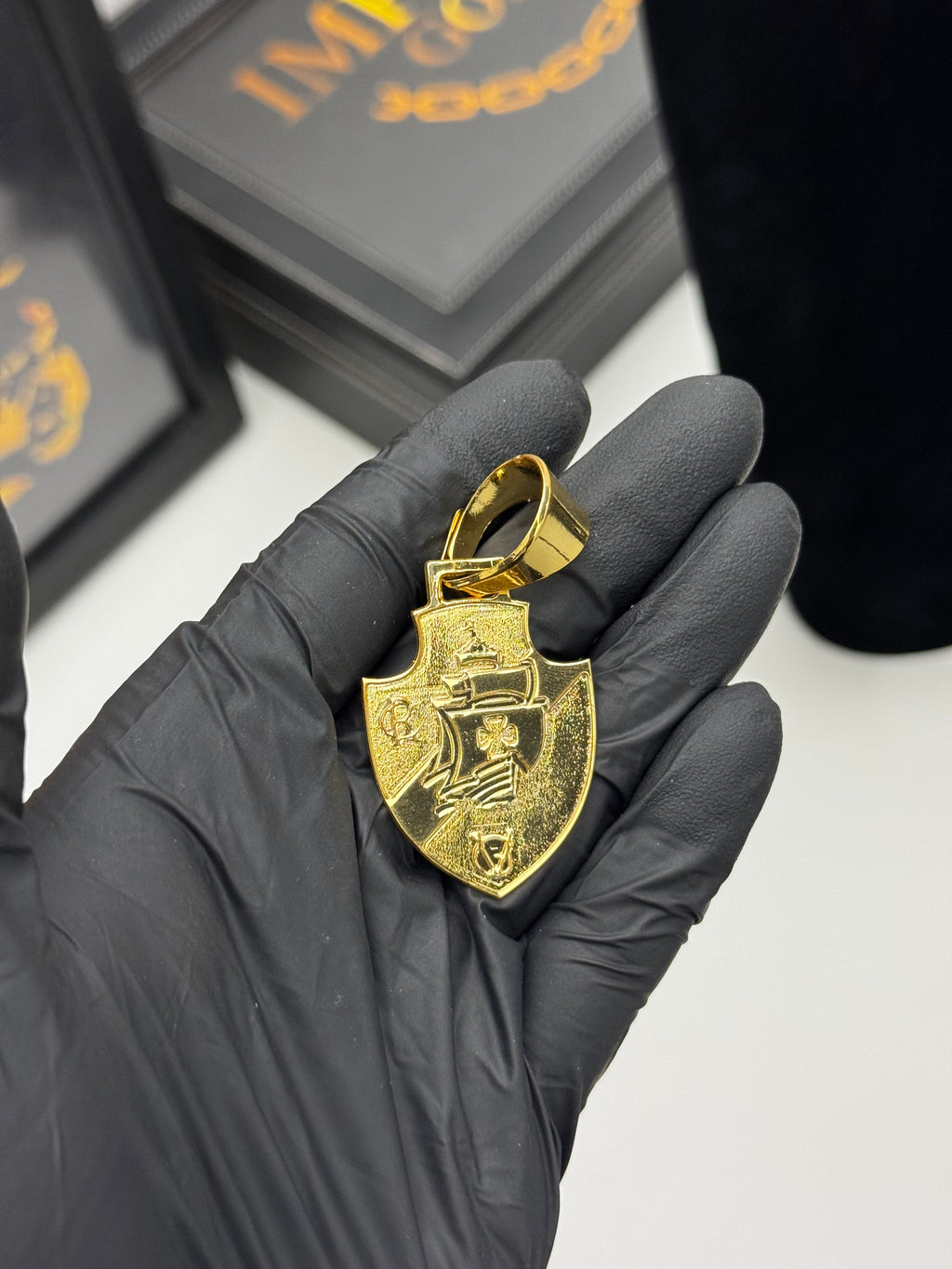 Pingente Vasco - Banhado a ouro 18k - para cordão 3mm até 5mm