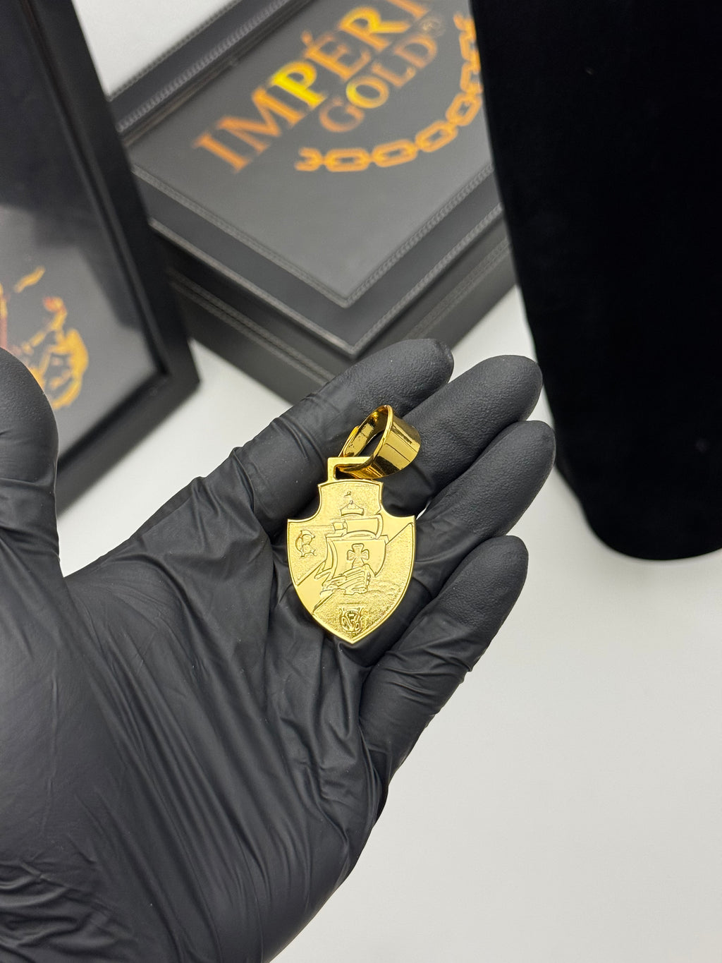 Pingente Vasco - Banhado a ouro 18k - para cordão 3mm até 5mm