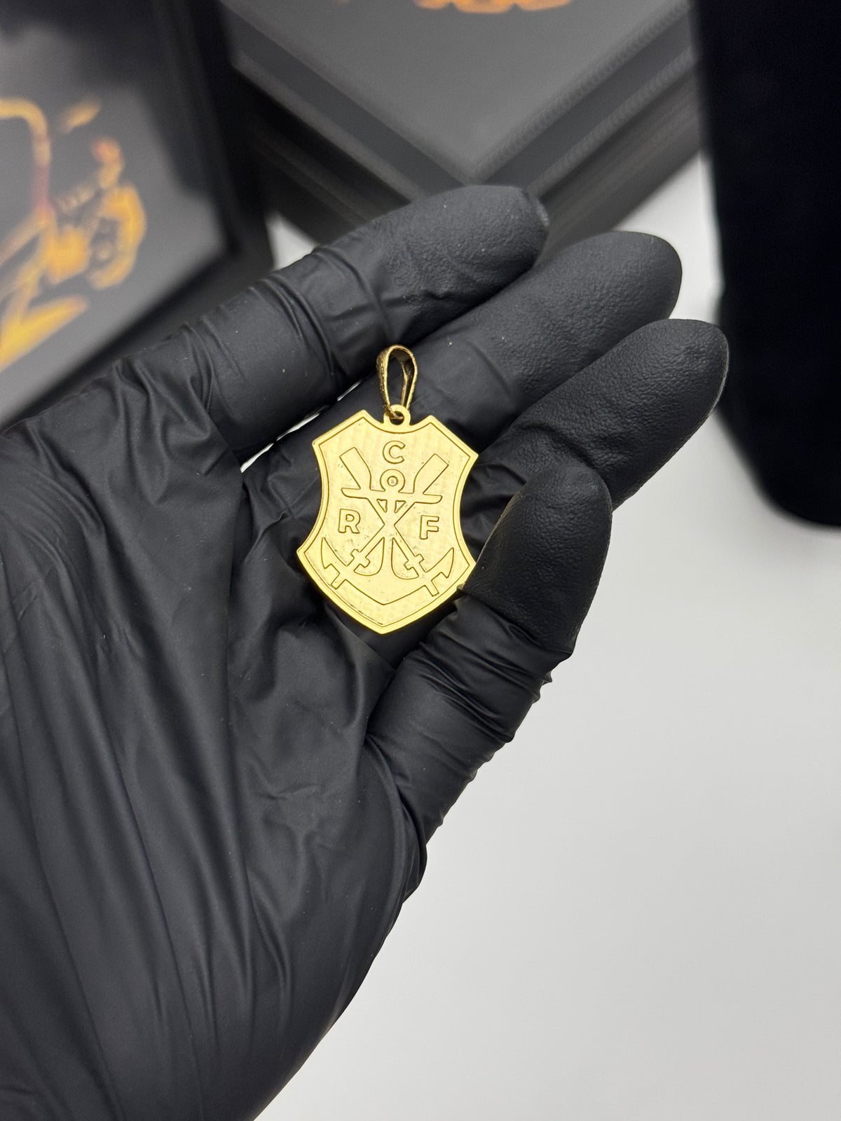 Pingente CRF - Banhado a ouro 18k - para cordão 3mm até 4mm