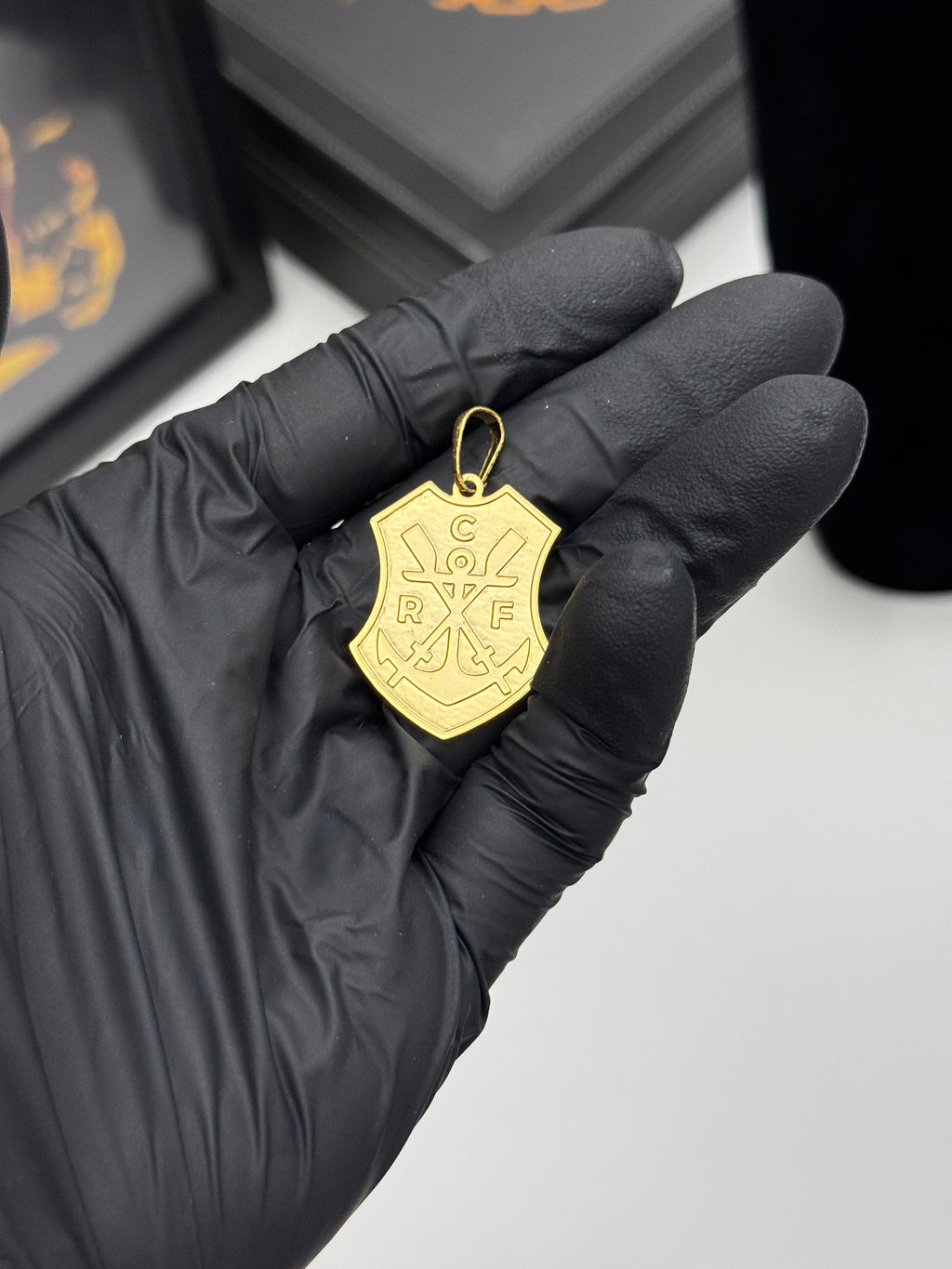 Pingente CRF - Banhado a ouro 18k - para cordão 3mm até 4mm