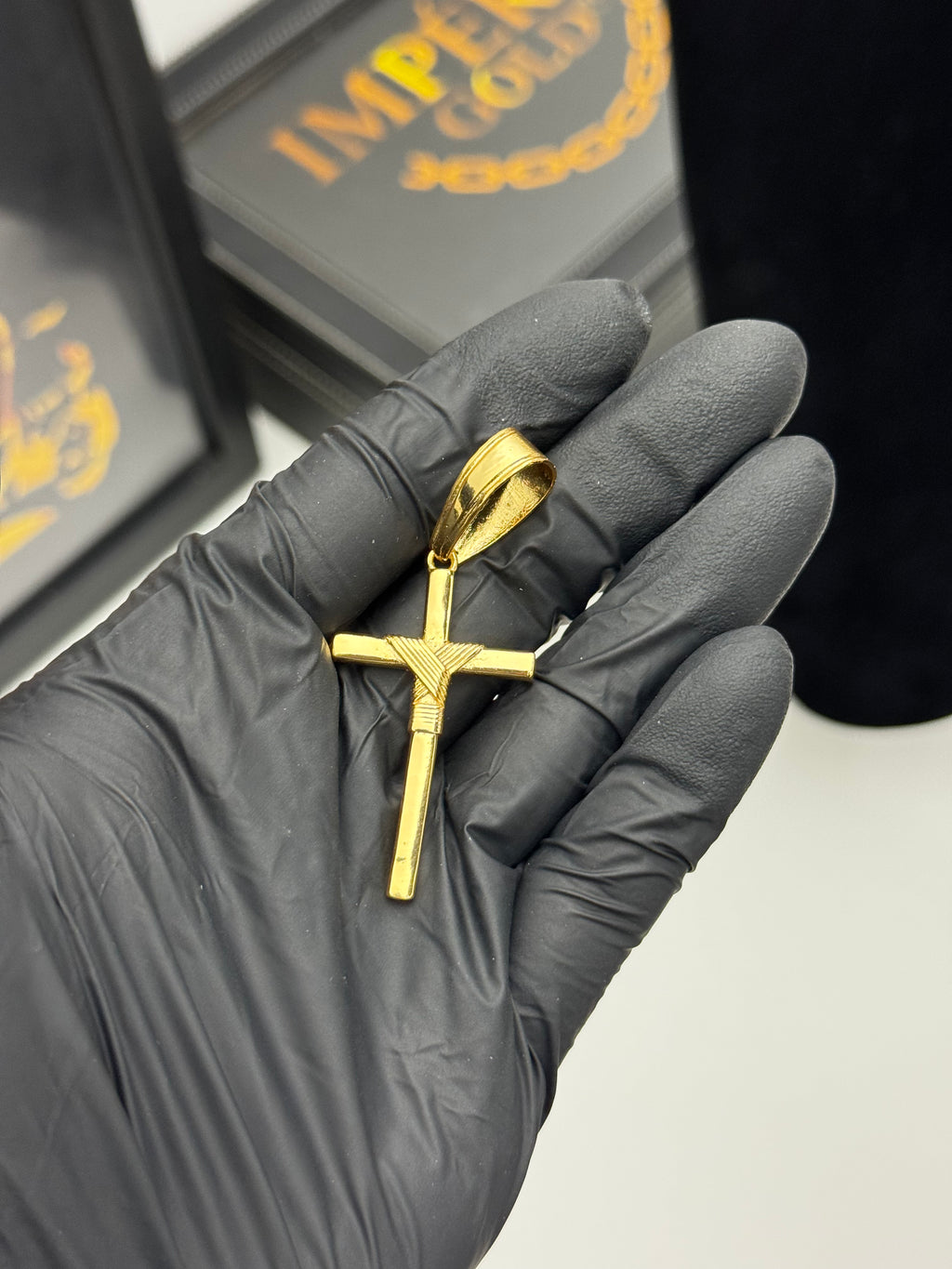 Pingente Cruz - Banhado a ouro 18k - para cordão 3mm até 6mm