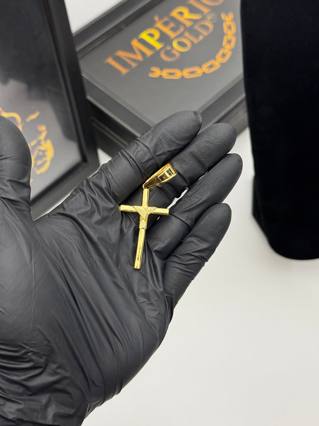 Pingente Cruz - Banhado a ouro 18k - para cordão 3mm até 6mm
