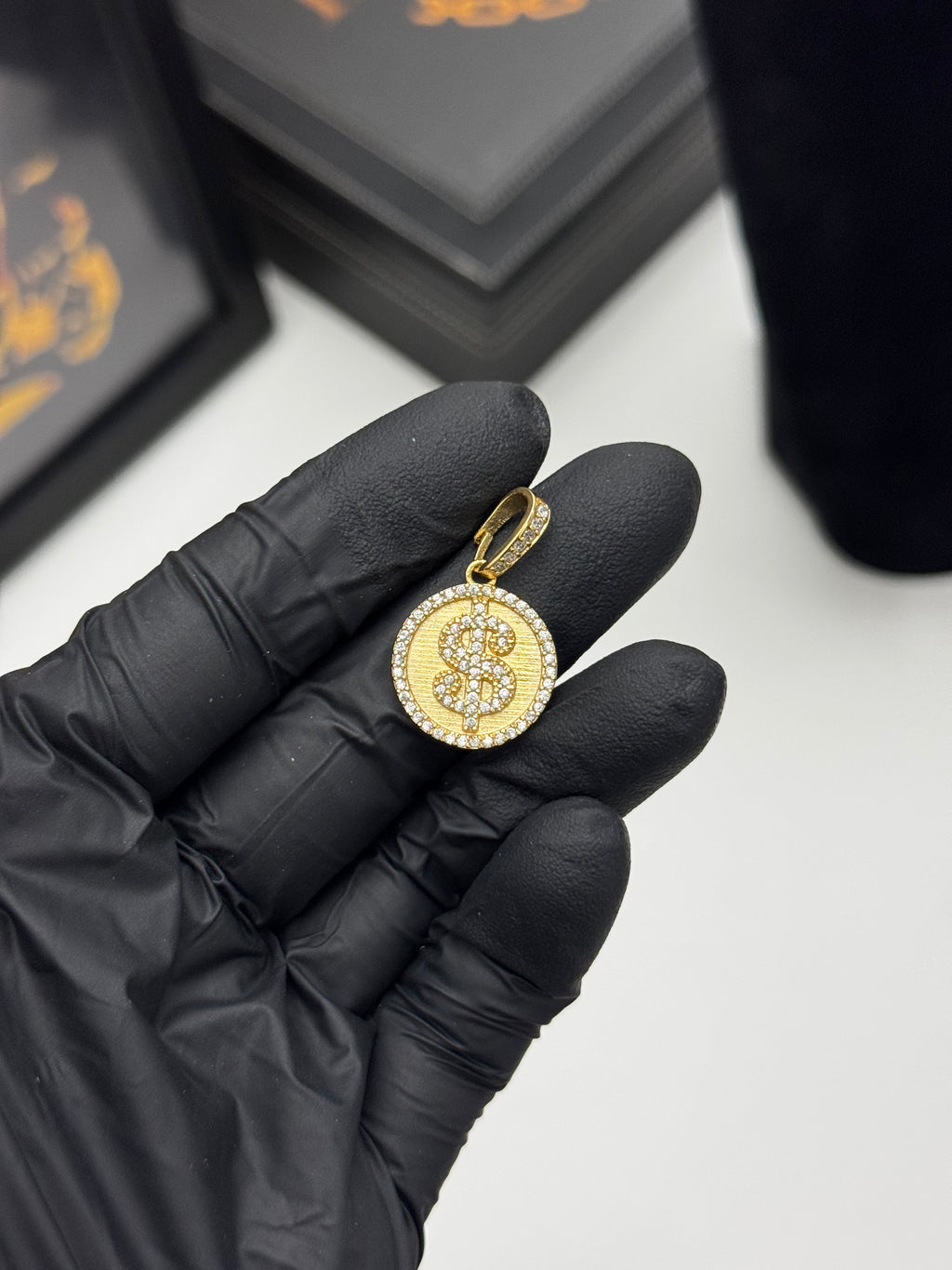 Pingente $ - Banhado a ouro 18k - para cordão 1mm até 3mm