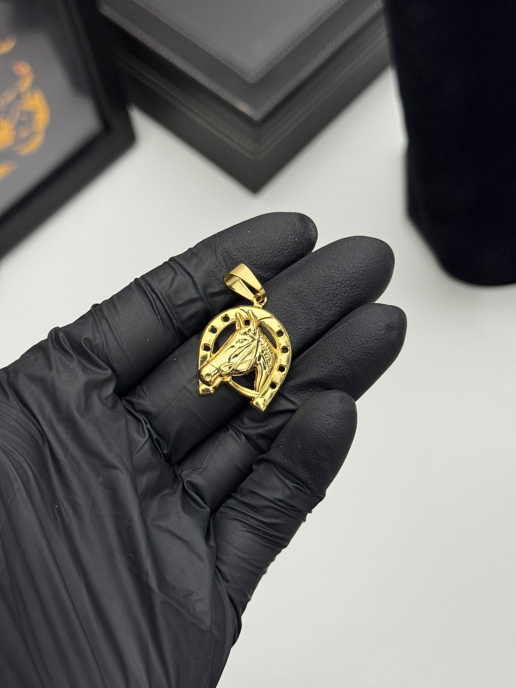 Pingente Cavalo - Banhado a ouro 18k - para cordão 1mm até 4mm