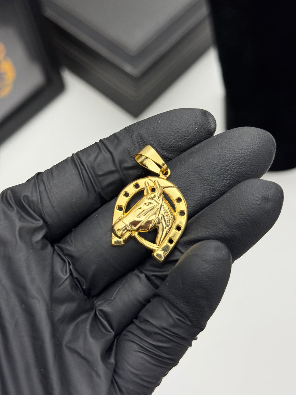 Pingente Cavalo - Banhado a ouro 18k - para cordão 1mm até 4mm
