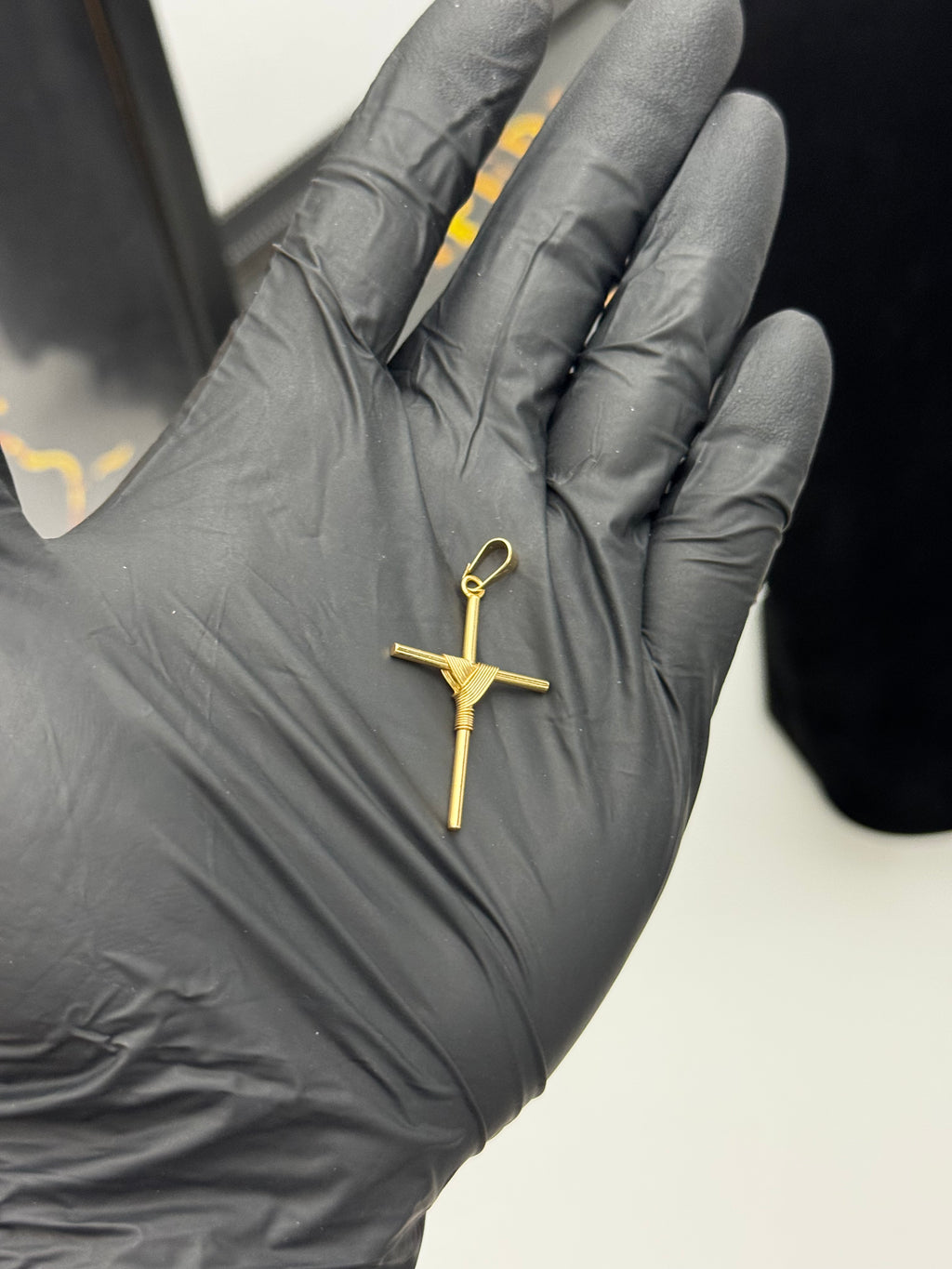 Pingente Cruz - Banhado a ouro 18k - para cordão 1mm