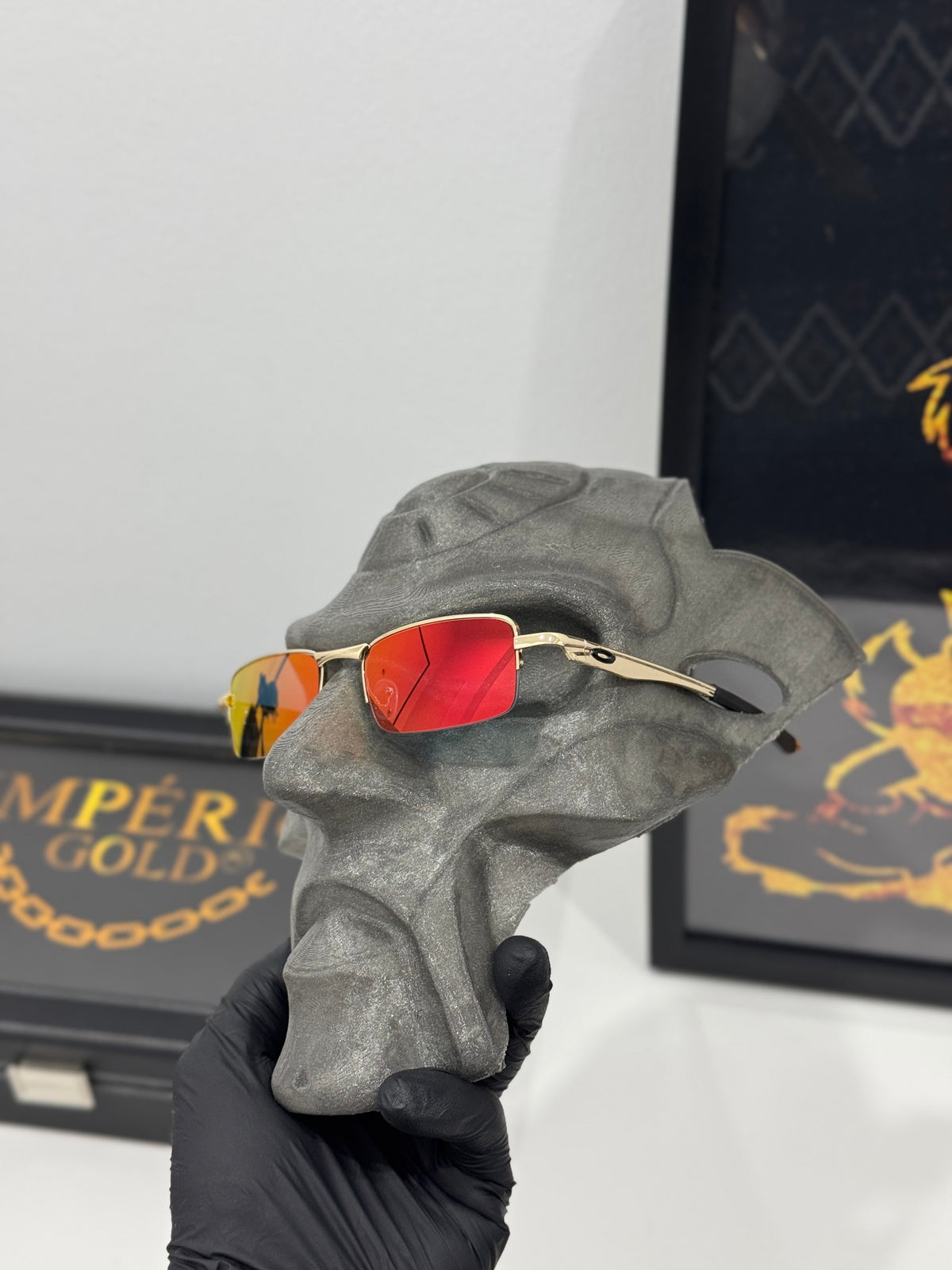 Óculos de Sol Lupa do Vilão dourada Lente Vermelho Ruby