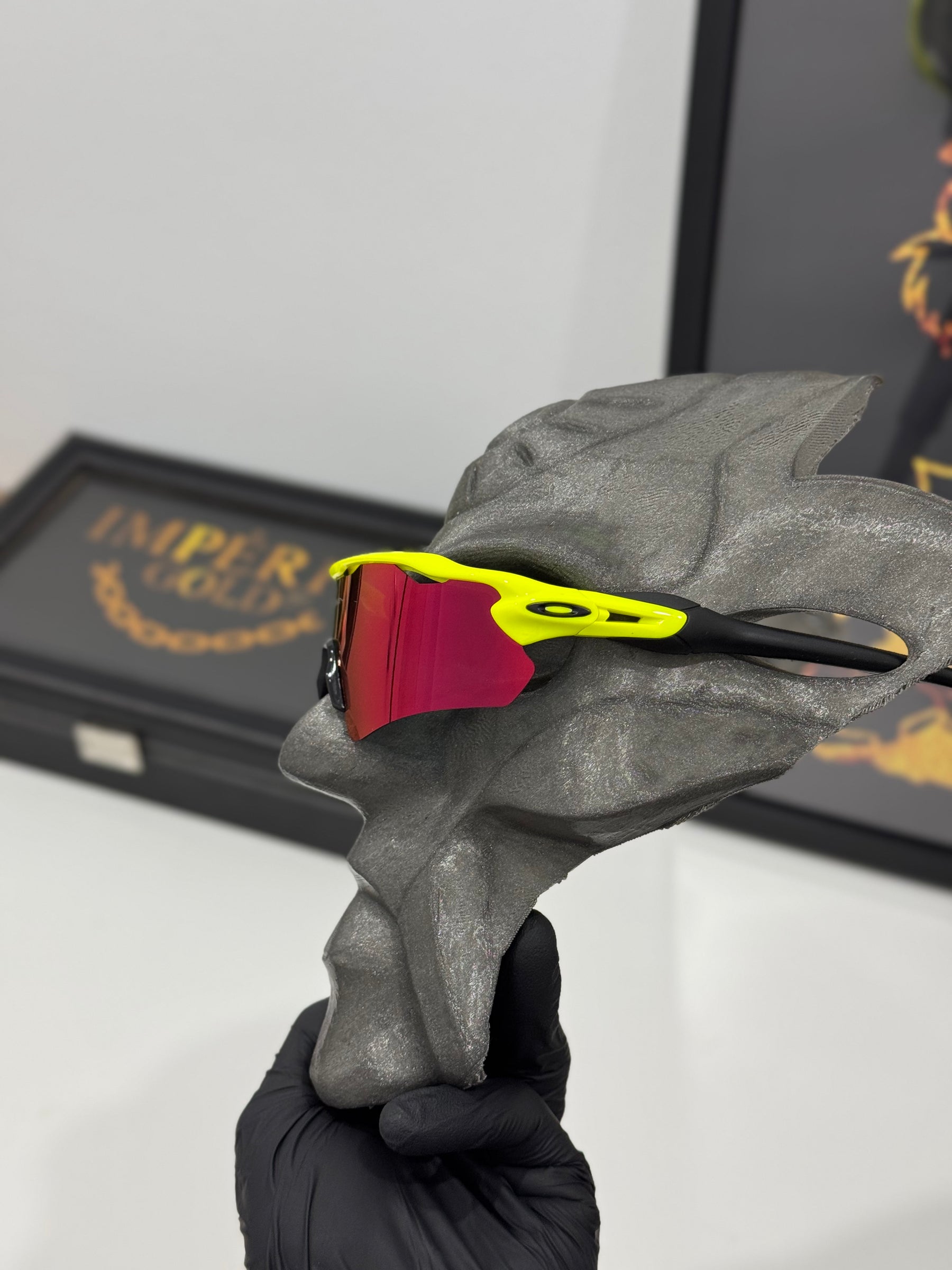 Radar EV Neon Dark Rubi